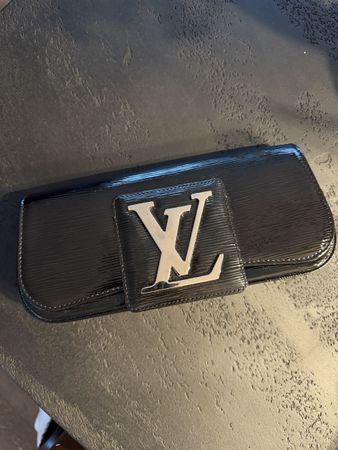 LOUIS VUITTON Sobe Clutch Patent Epi Black