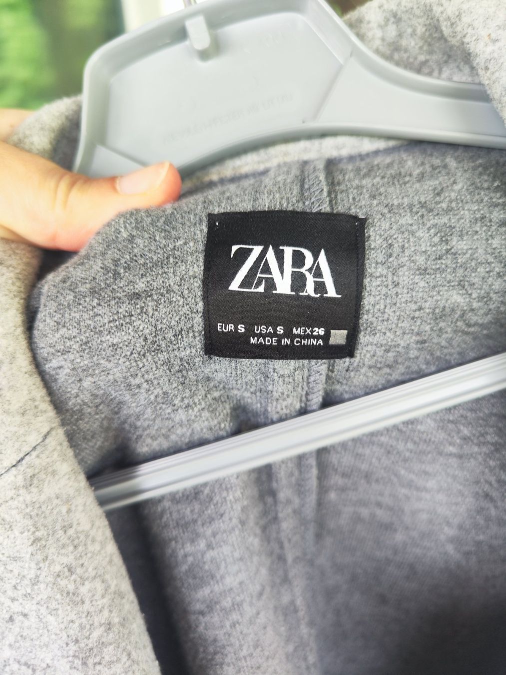 Zara Mäntel: Manteau gris clair chez ZARA – Neu (gemäss Beschreibung) aus La Tour-de-Peilz von sas_sq9j 2