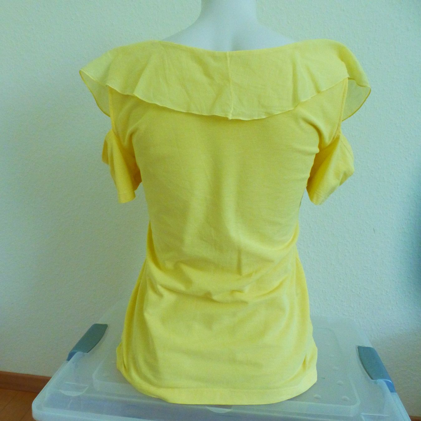 T-Shirts: Shirt mit Rüschen – Gebraucht aus Hergiswil NW von annettelia 1