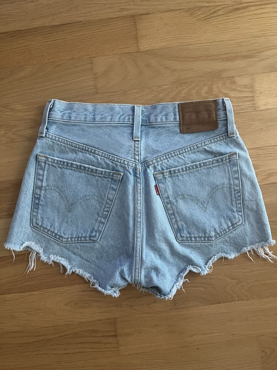 Levi's Pantalons: Levi's 501 Shorts hellblau W25 – D'occasion à Frauenfeld par heyLani 1