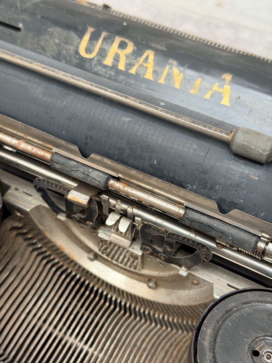 Schreibmaschinen: Machine à écrire mécanique Urania – Gebraucht aus Bulle von ABELiAM 4