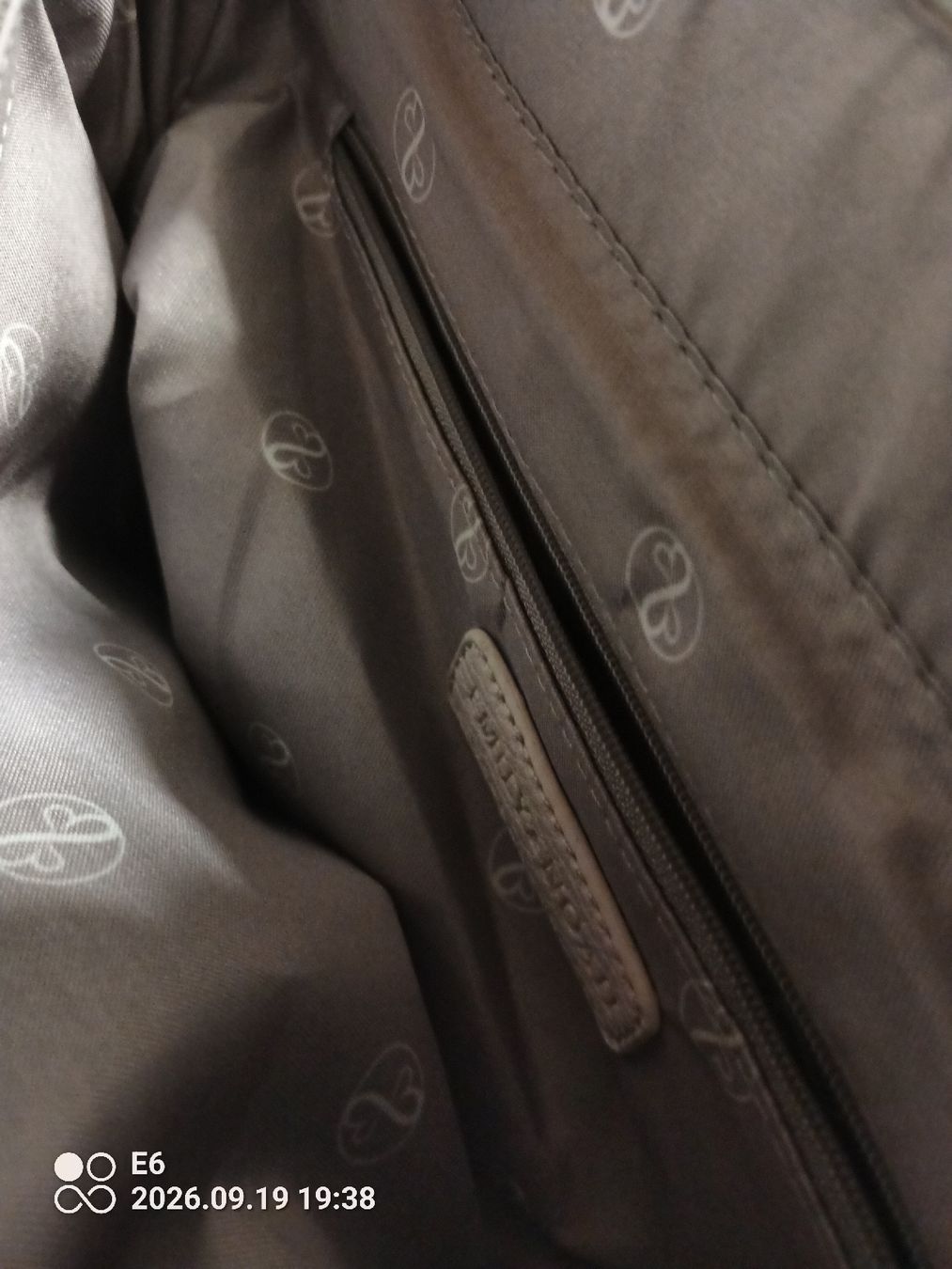 Taschen für Damen: Elegante Tasche Marke: Emily Noah – Neu (gemäss Beschreibung) aus Zürich von Mitzi6 1
