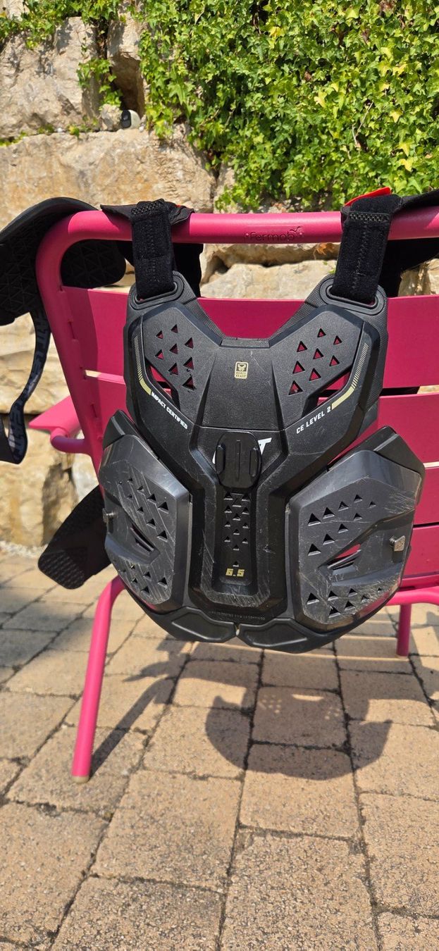 Leatt Protezioni & Imbottiture: Leatt Body Protector 3.5 Brust- und Rückenpanzer + Schulter – Usato da Oberwangen b. Bern venduto da Levidog 5