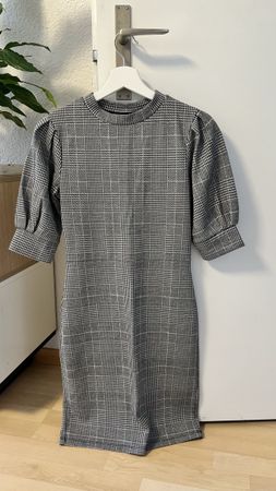 Grau/weiß kariertes Kleid von H&M, Größe XS - Perfekt!