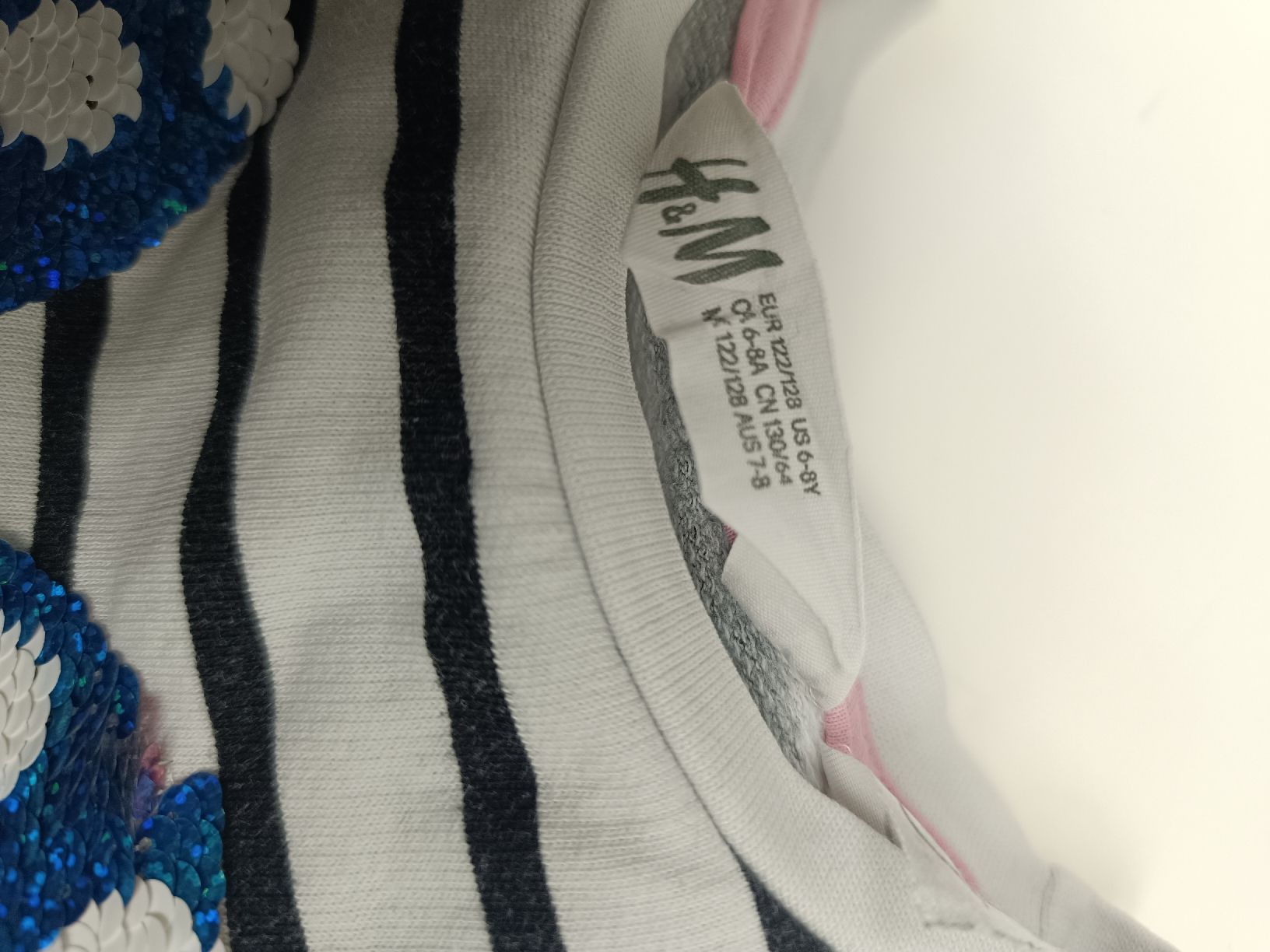H&M Maglioni & Felpe: Minnie Mouse Pullover mit Wendepailetten Gr. 122/128 – Usato da Ehrendingen venduto da Cheronimo2 4
