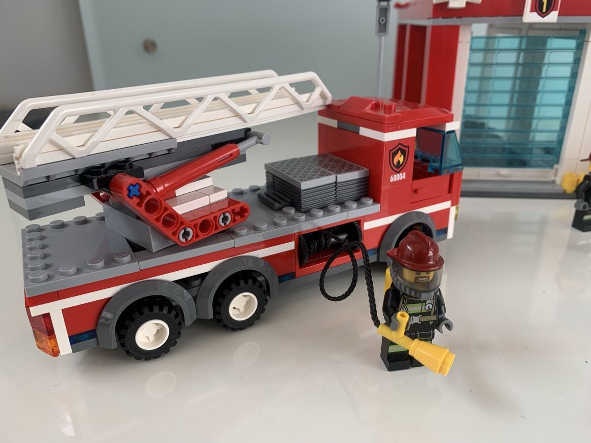 Lego Giocattoli: Lego City Feuerwache 60004 – Usato da Killwangen venduto da Zermatt5 1