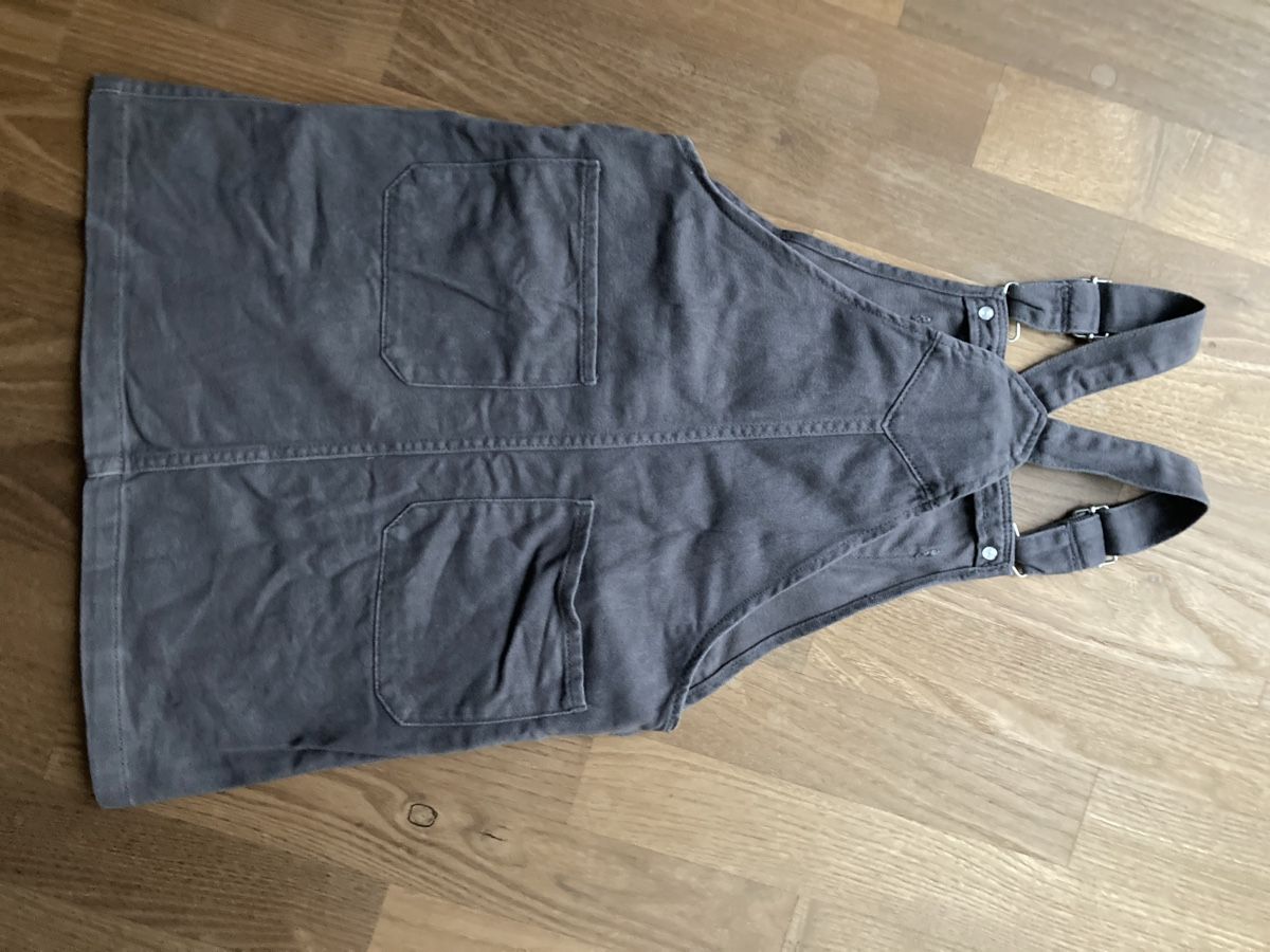 H&M Vestiti & Gonne: Latzrock Gr. 134 – Usato da Luzern venduto da Aldabema 1