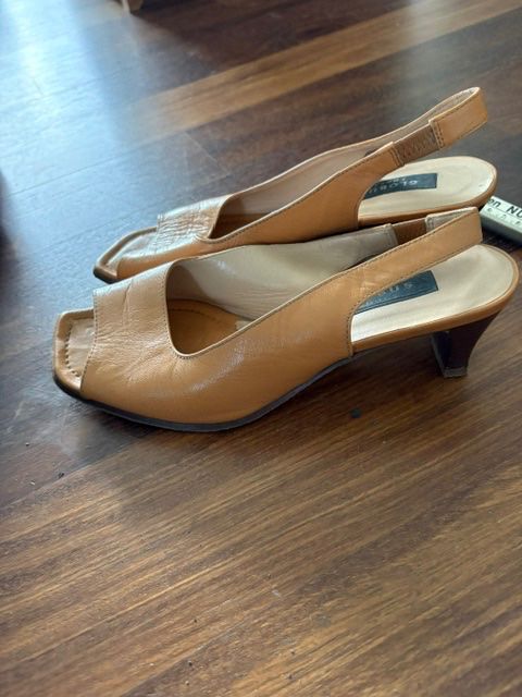 Globus Scarpe da donna: Damenschuh, Gr. 36 1/2, camel, Globus, Sandale – Usato da Pfäffikon ZH venduto da GZHDZV 4