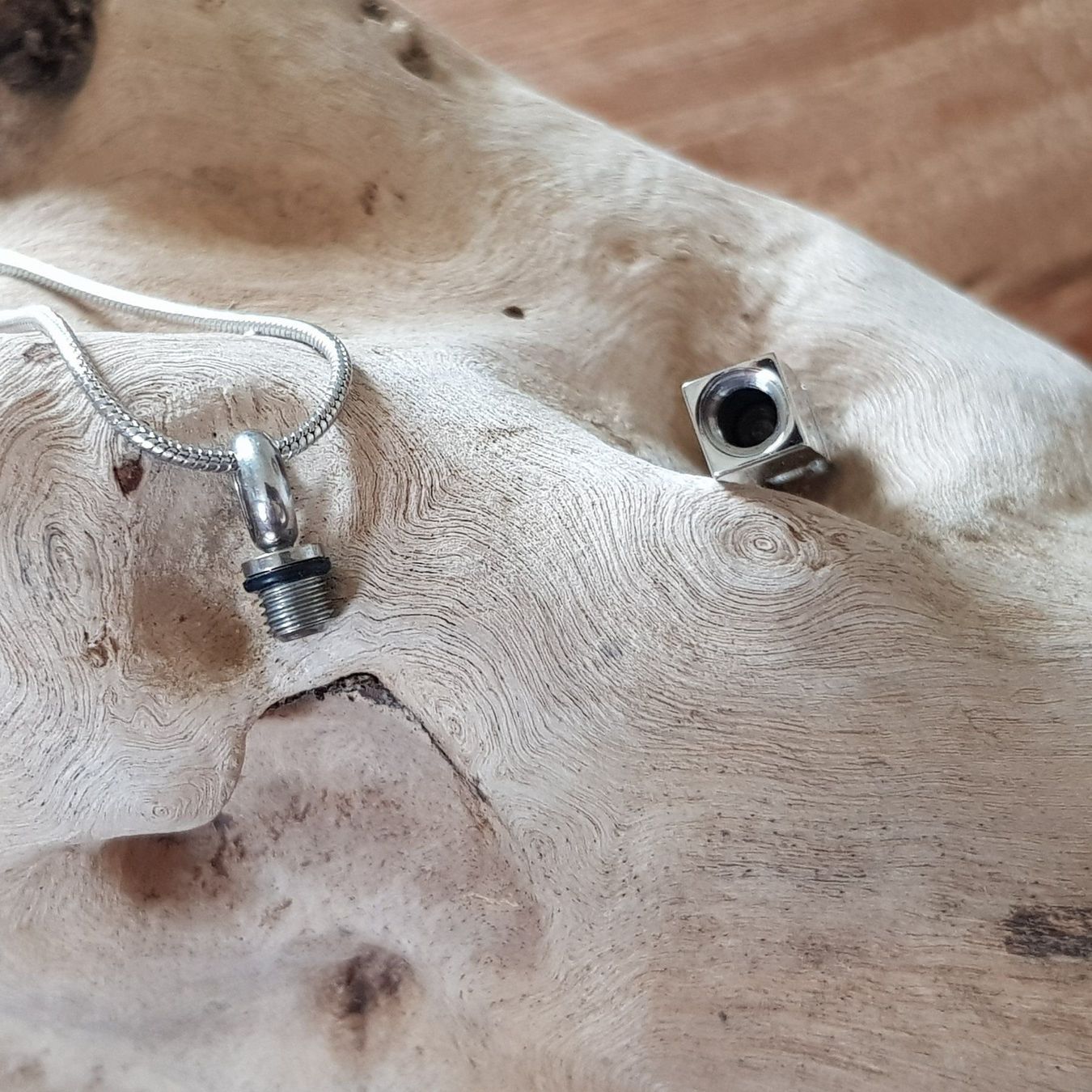 Ciondoli: Urnenanhänger /Ascheschmuck / Kremation – Nuovo e nell'imballaggio originale da Menziken venduto da Zyropa 4