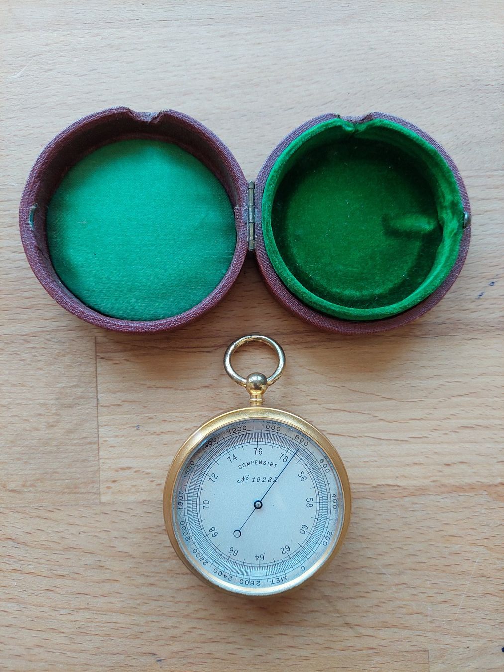Altri elettrodomestici e apparecchi d’epoca: Altimeter Barometer mit original Etui – Usato da Obfelden venduto da Foto_Bild_Kunst_Buch 1