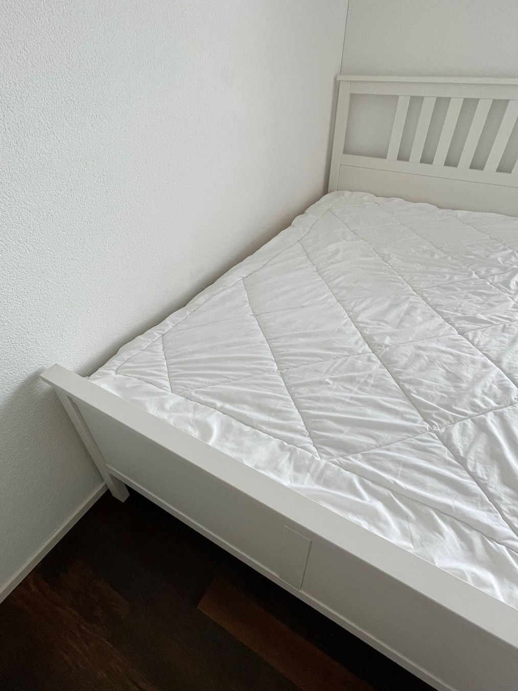 Ikea Letti: Ikea Bettgestell HEMNES 140 x 200 – Usato da Stallikon venduto da lilimatt 3