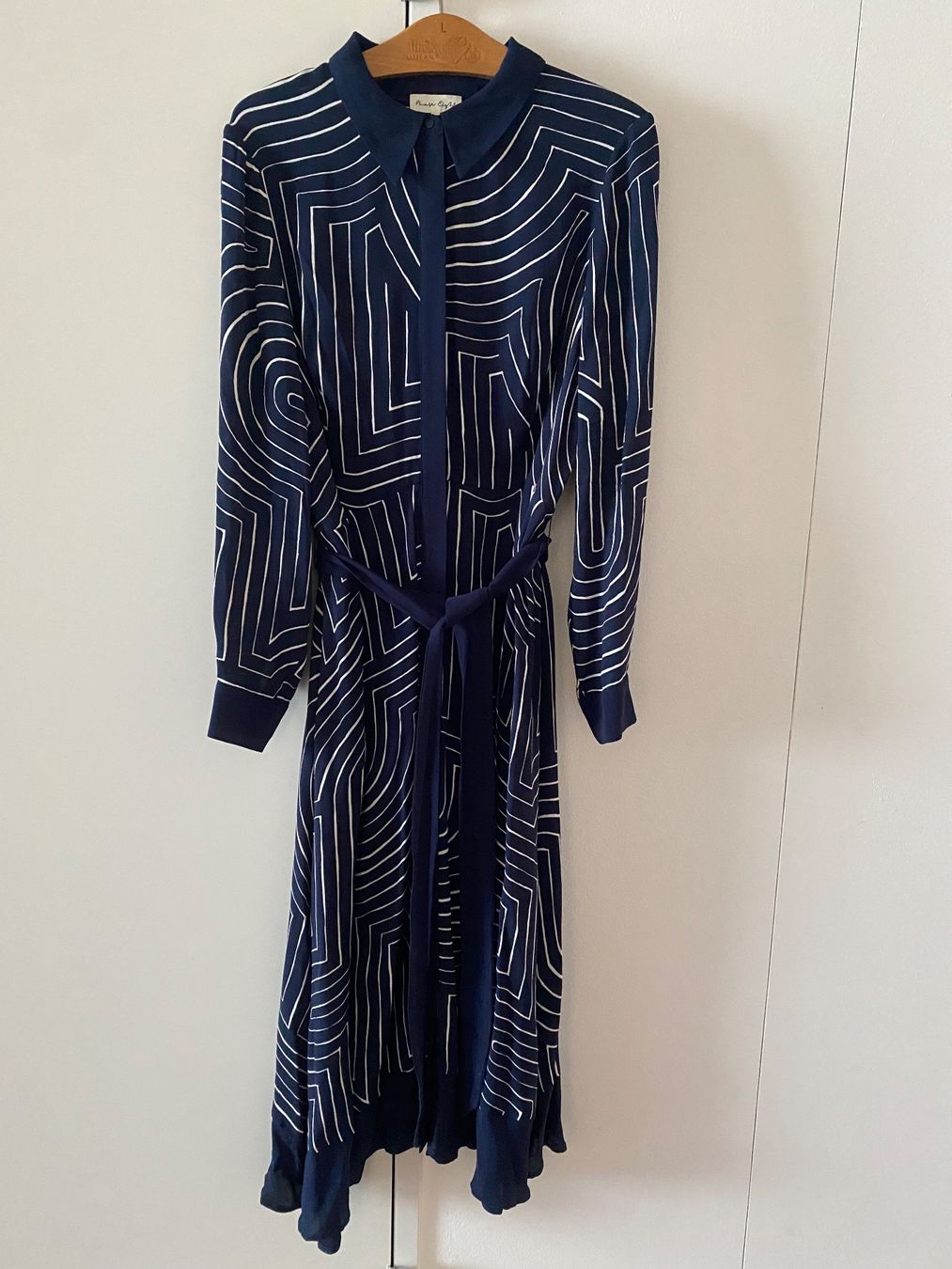 Vestiti: Kleid mit Muster dunkelblau langarm mit Bindegürtel – Nuovo (secondo la descrizione) da Luzern venduto da Felicita_26 4