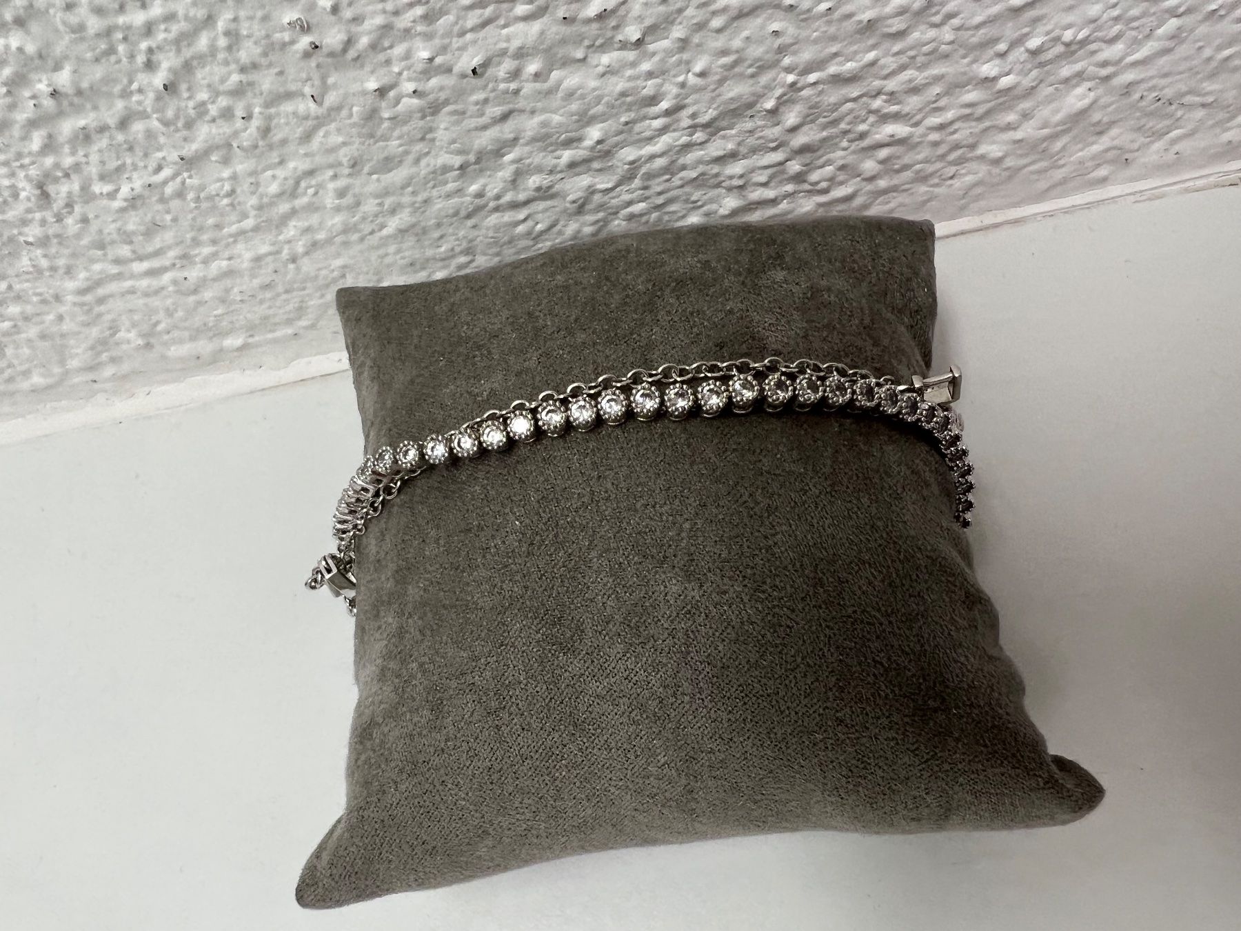 Bracciali & Braccialetti: Armband silbernfarbig mit Steinen - Modeschmuck – Nuovo (secondo la descrizione) da Jona venduto da n.ferrari