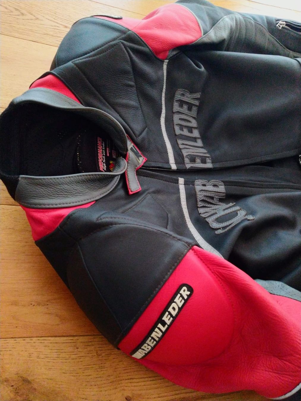 Costumes: Motorrad Lederkombi Schwabenleder – D'occasion à Bern par hugentobleroune 7