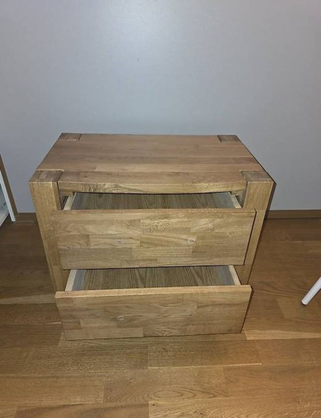 Nachttische: Nachttisch Massivholz Sumpf-Eiche – Gebraucht aus Hünikon von Butz0 1