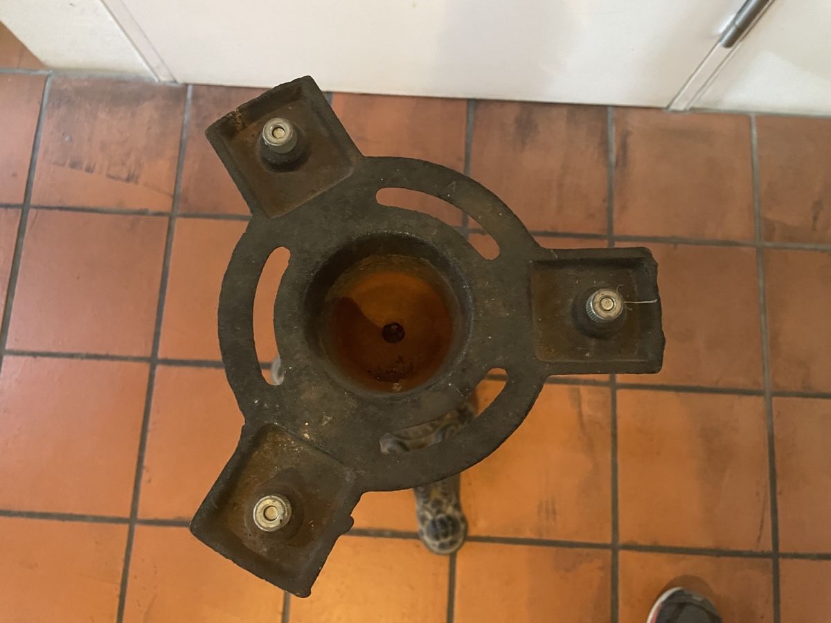 Sonstiges Mobiliar: Gusseisen Fuss – Gebraucht aus Chur von Tobina 2
