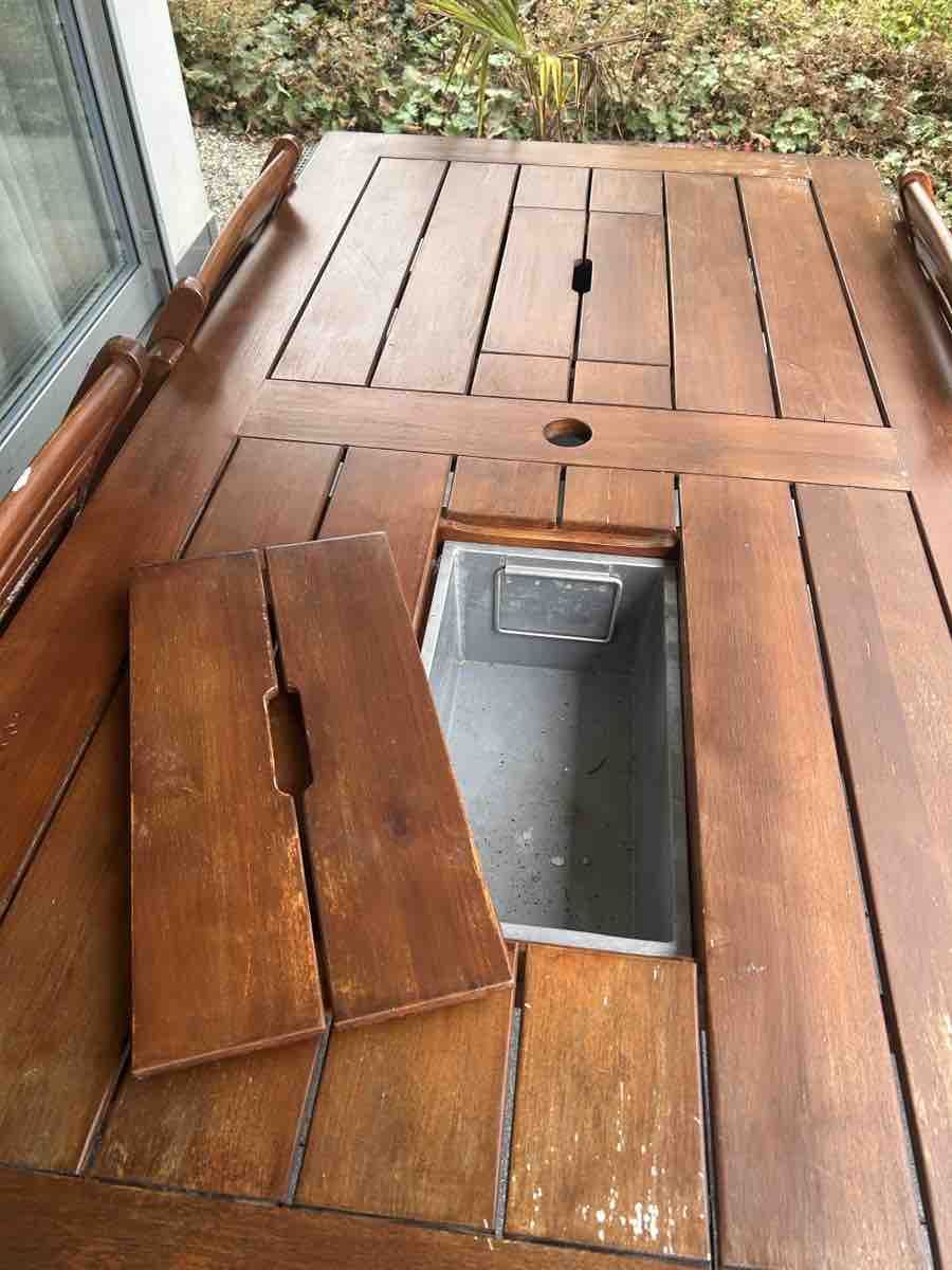 Tavoli: Garden Table Brown with Integrated Plant Inserts – Usato da Horgen venduto da kla_9xbw 2
