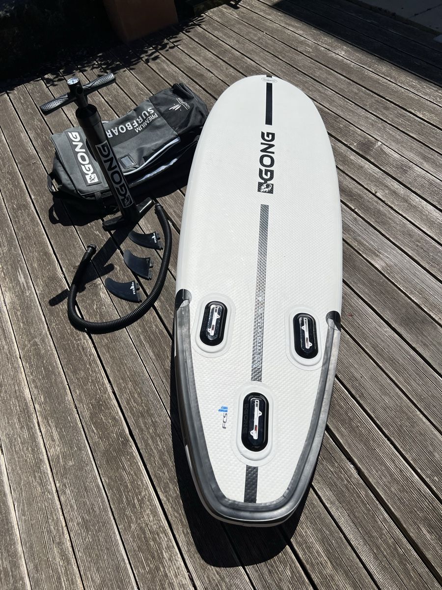 Gong Tavole da surf e di nuoto: Surf Gong 7’ gonflable – Usato da Murten venduto da Alexandre. 1