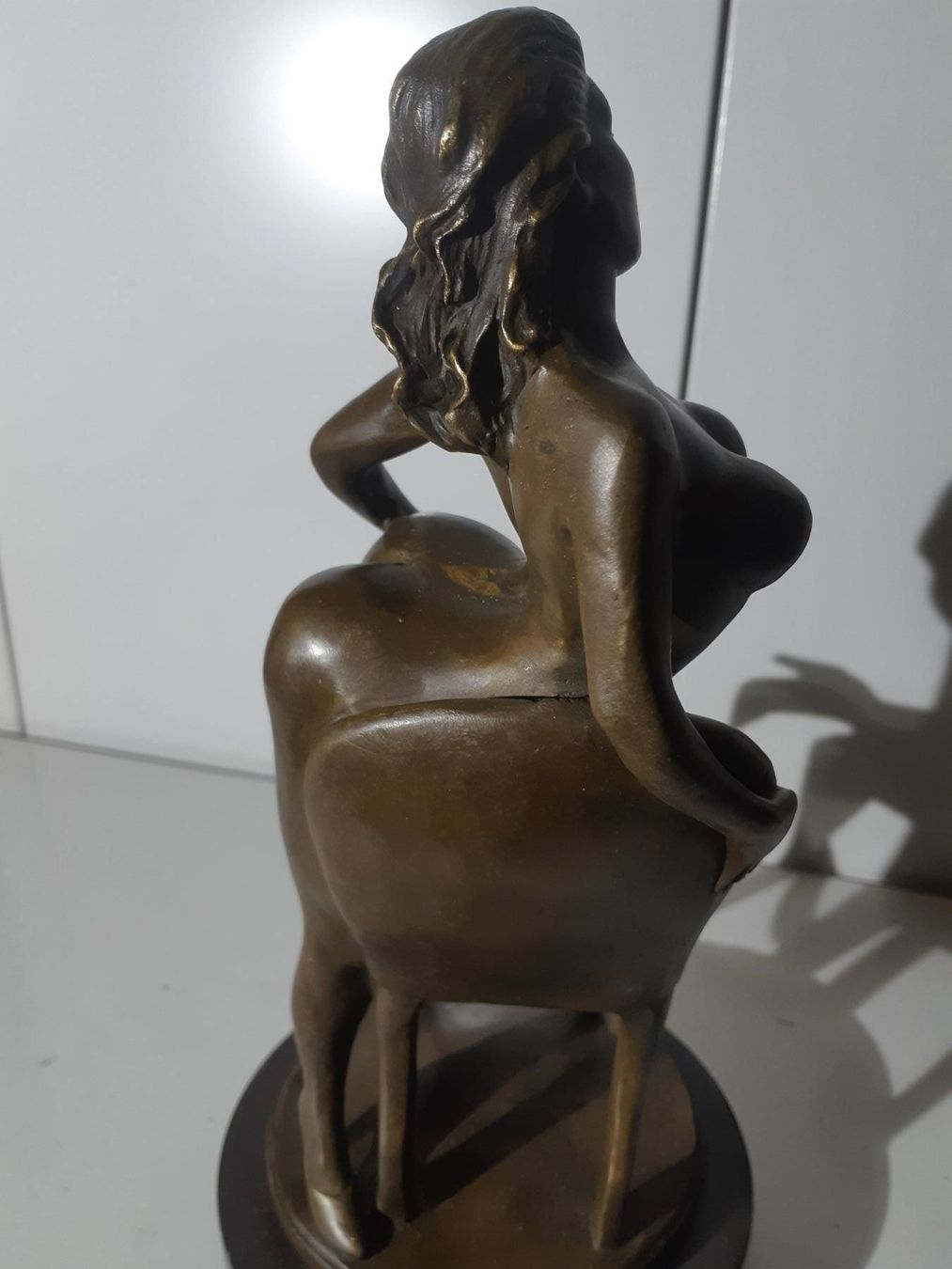 Sculture & Statue: Auf Stuhl knieender Bronze Akt – Usato da Grindelwald venduto da carro5 4