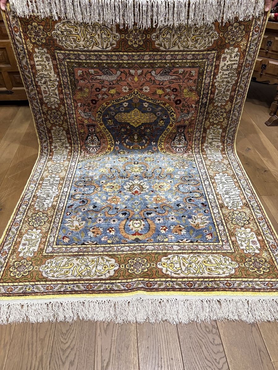 Tappeti: Seltener Kum Kapi Stil Seidenteppich 100% Handmade – Nuovo (secondo la descrizione) da Bennau venduto da Mayer_Carpets