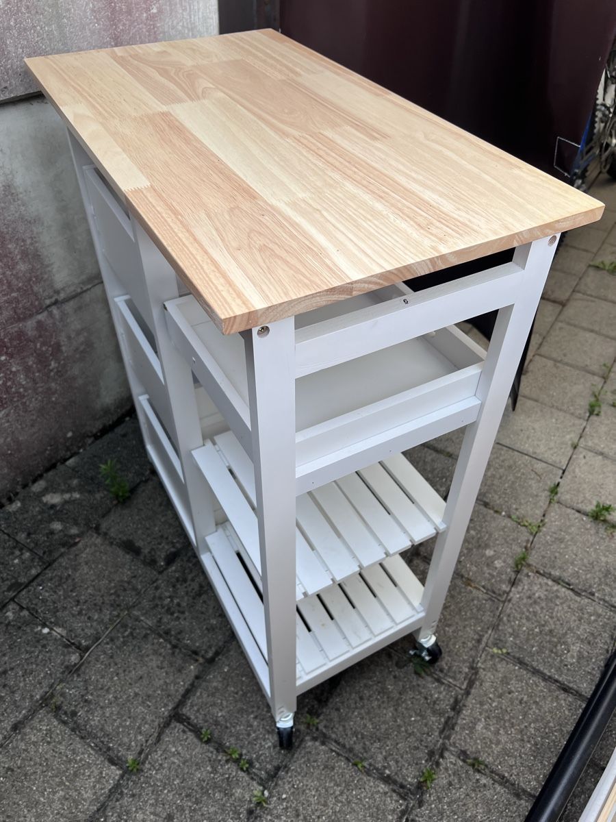 Commodes: Einfaches rollbares Küchenmöbel – D'occasion à Steckborn par Holiday66 3