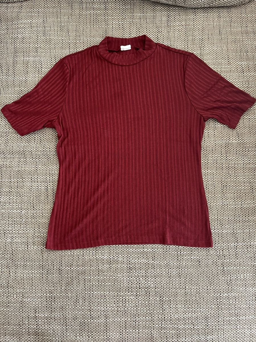T-Shirts: Dunkelrotes Rippstrick-Shirt - Gr. L – Gebraucht aus Kleinandelfingen von fam_x5rv