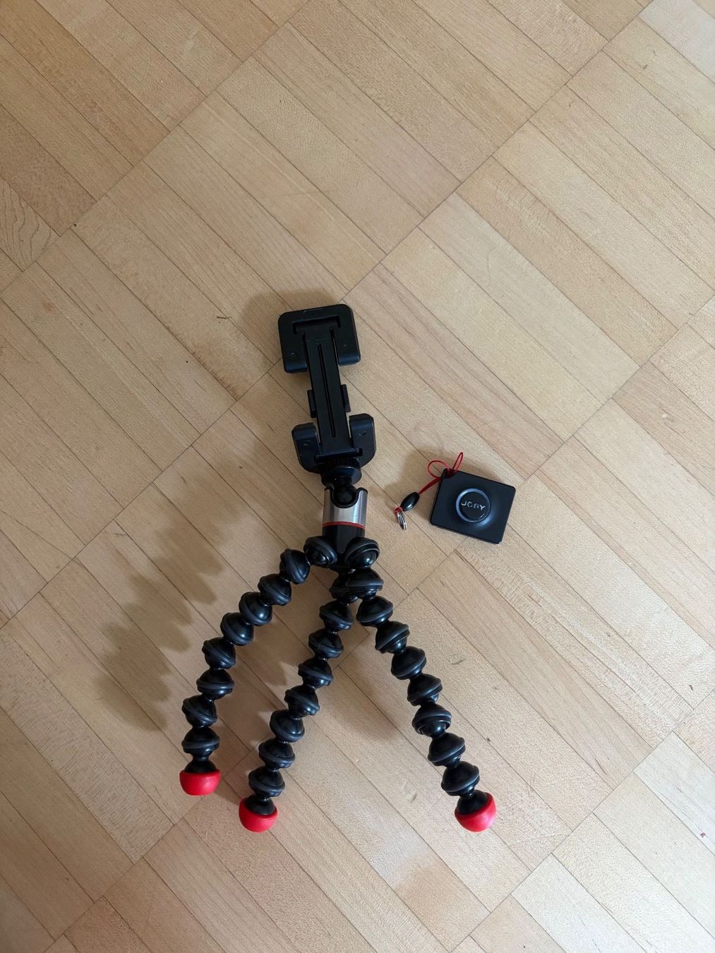 Staffe: Magnetischer Handy-Tripod inkl. Handschalter – Usato da Lenzburg venduto da kgei