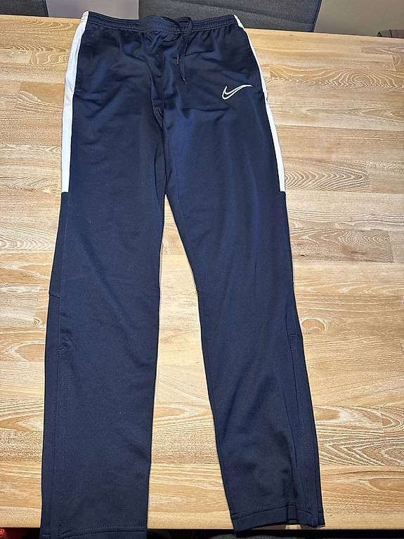 Lotti di vestiti: Nike Set Trainerhose & Jacke – Usato da Meilen venduto da DavideL02 3