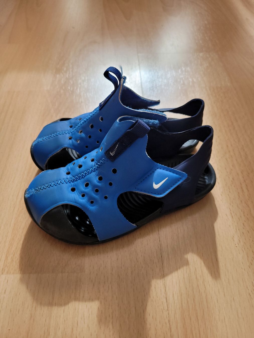 Nike Scarpe per ragazzi: Blaue Nike Sandalen, Gr. 26 – Usato da Inwil venduto da Flower2325