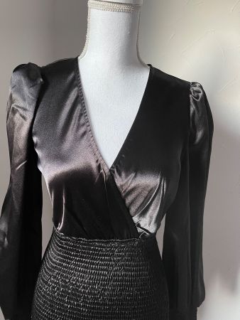 Cocktailkleid mit V-Ausschnitt S