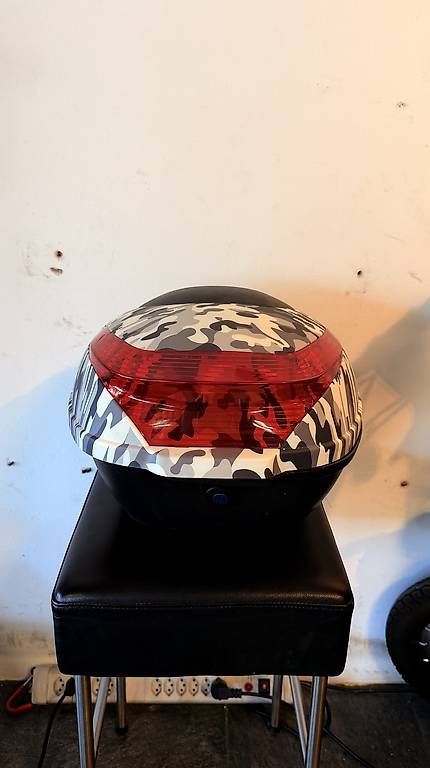 Topcase: Motorrad Topcase / Heckkoffer in Camouflage – Usato da Unterseen venduto da beE-Scooter