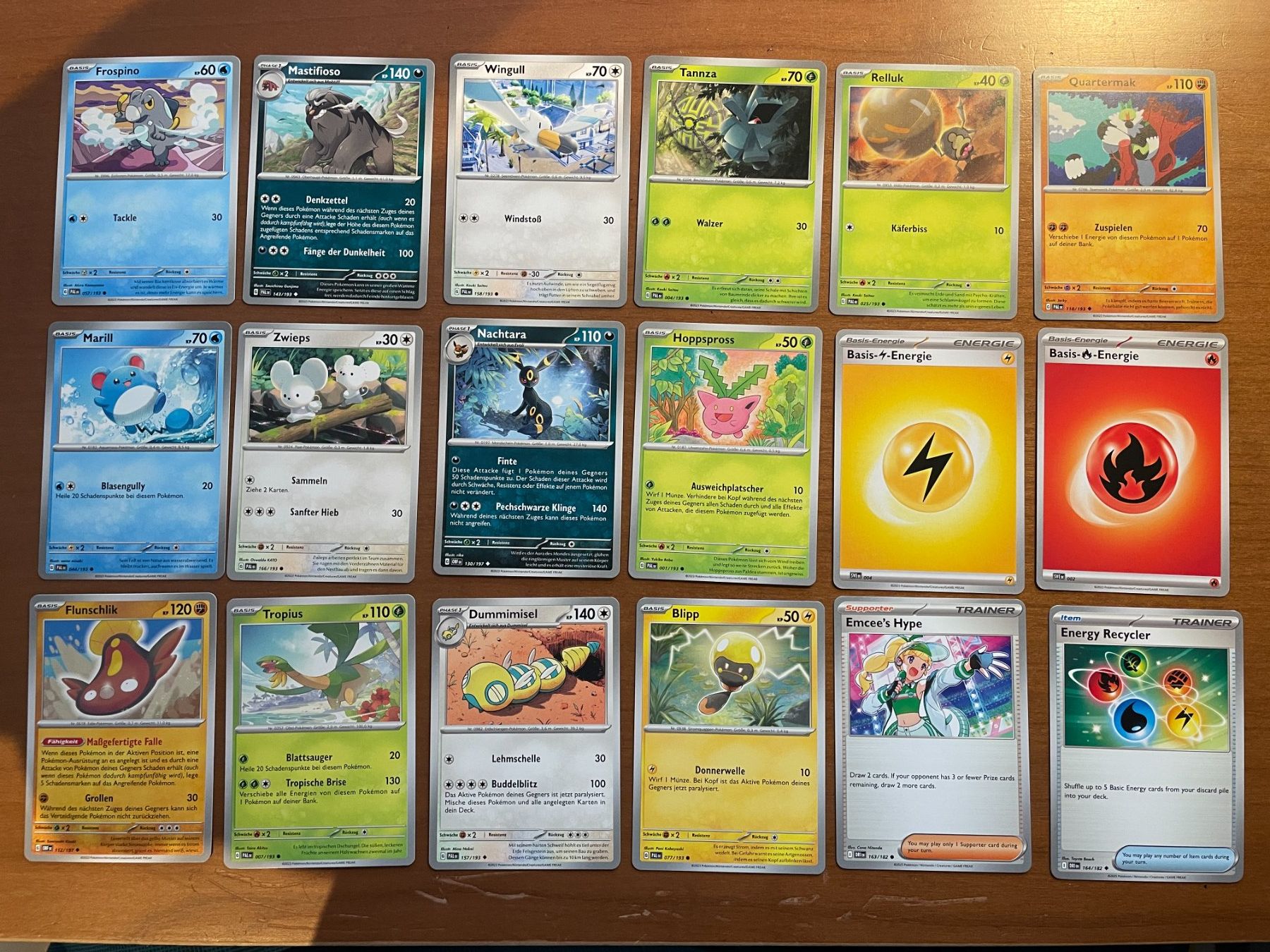 Pokémon Carte collezionabili: Pokemon Karten Set (Versand gratis) – Nuovo (secondo la descrizione) da Chur venduto da Angerson