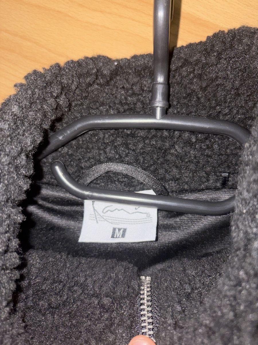 Maglioni & Felpe: Fleece Pullover schwarz Karl Kani Grösse M getragen – Usato da Oberdiessbach venduto da noe_p77k 1