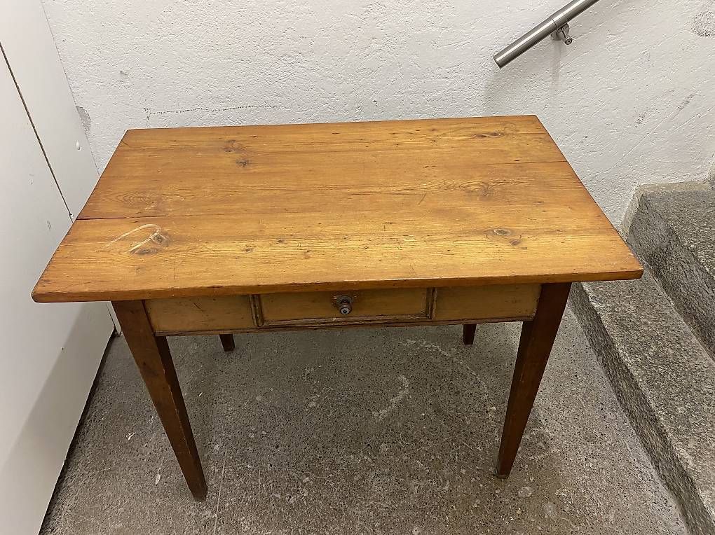 Tavoli: Holztisch mit Schublade - Vintage – Usato da Zürich venduto da H21S99 2