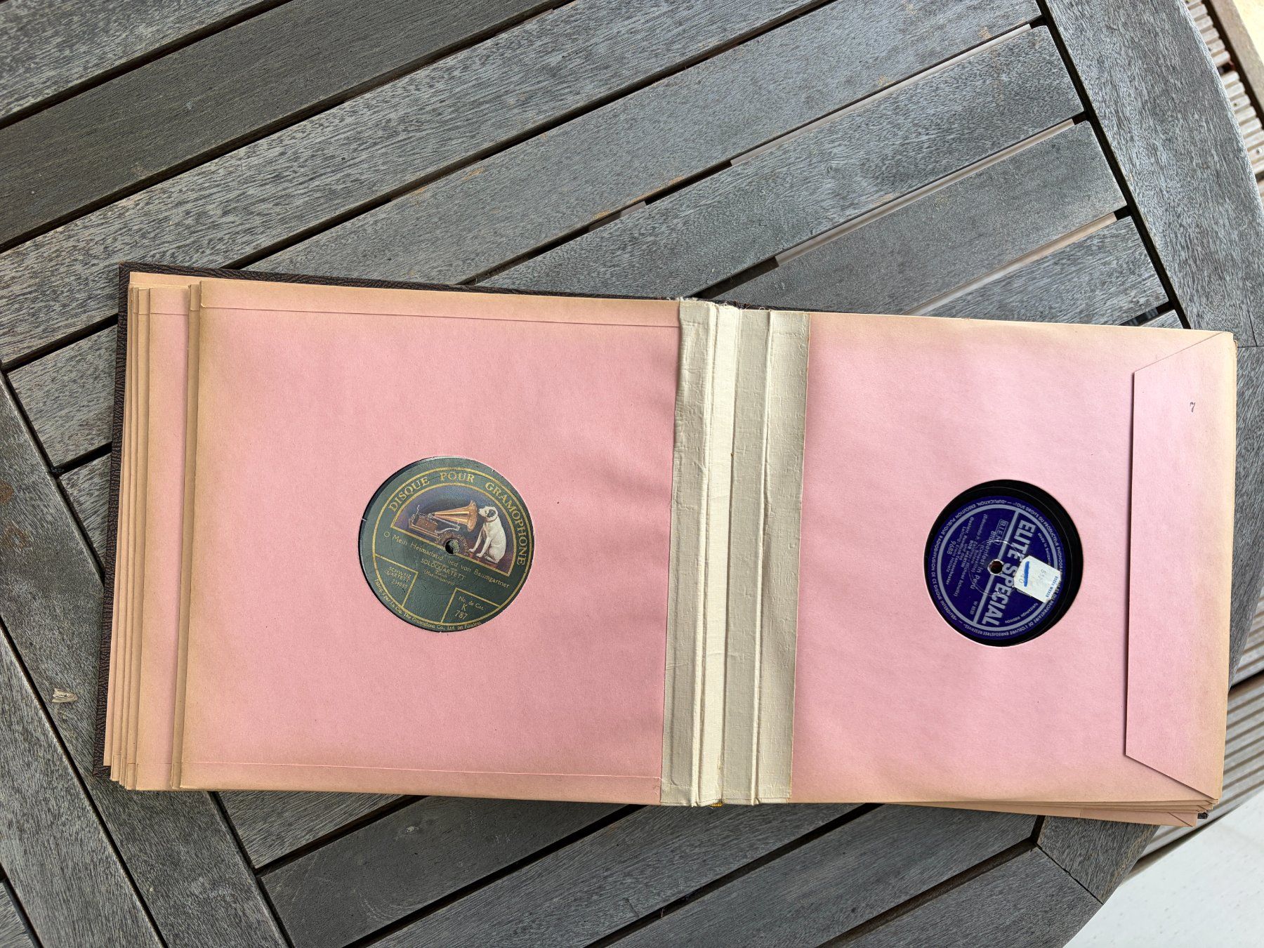 Dischi in vinile: Alte Schellack-Platten, ca. 30 Stück in Sammelordnern – Usato da Effingen venduto da Randb 2