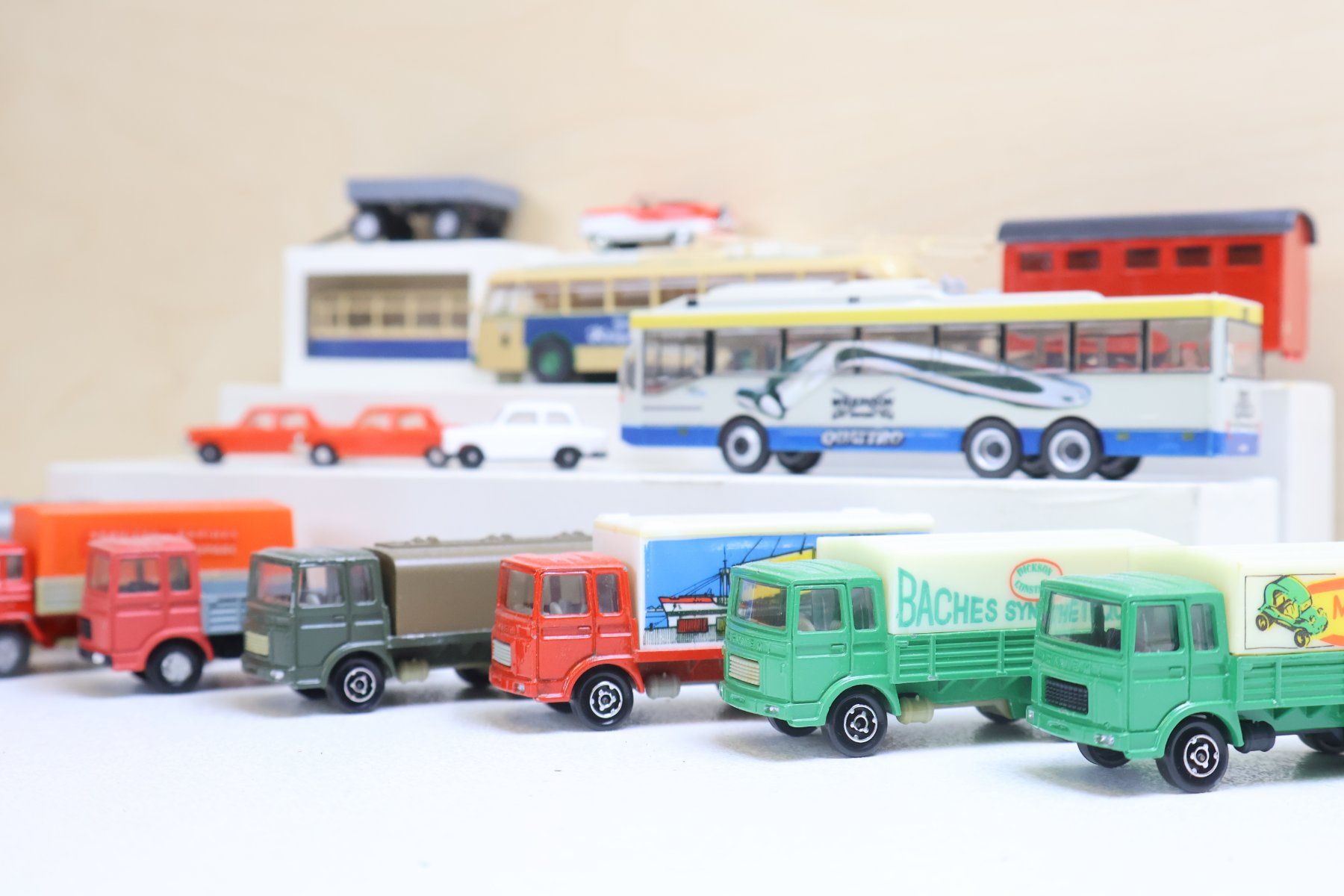 Modelleisenbahnen: 17 x Modellauto/Busse H0 1:87 – Gebraucht aus Winterthur von Monstera 6