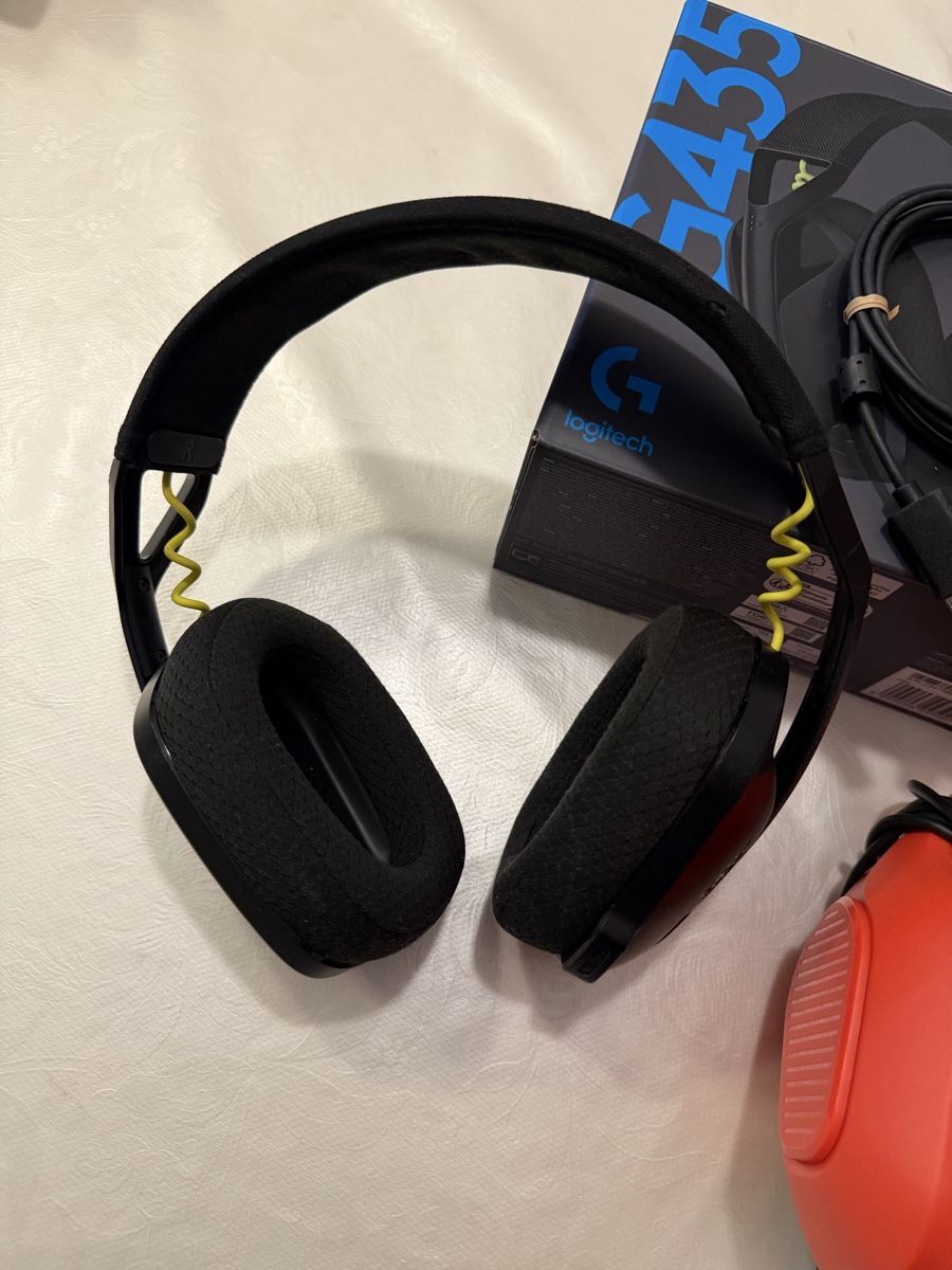 Logitech Cuffie: casque Gaming Logitech G435 + un casque  – Usato da La Chaux-de-Fonds venduto da Fatal_Cas67 1