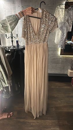 Robe longue pailletée dorée, parfaite pour le nouvel an! ✨