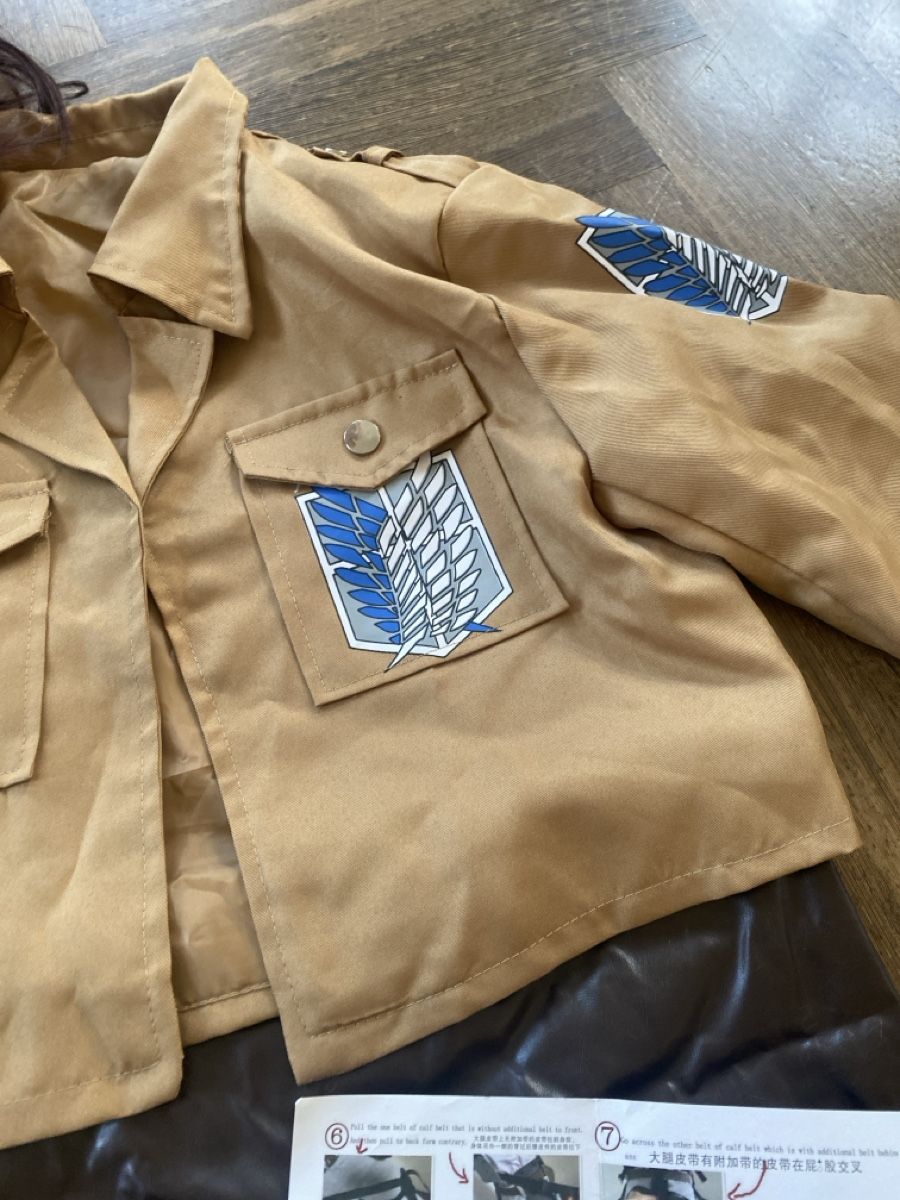 Costumi: Hansi Cosplay Attack of Titans – Usato da Ipsach venduto da Leeloolynn 2