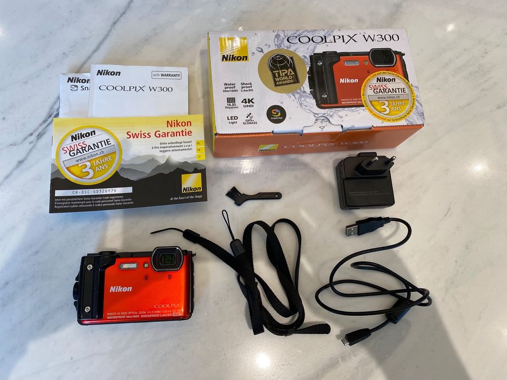 Nikon Custodia In Silicone Per COOLPIX W300 – Protezione Antigraffio E Antipolvere – Colore Arancione – Vestibilità Perfetta