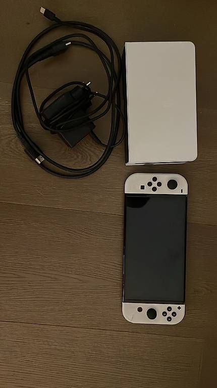 Konsolen: Nintendo Switch OLED – Gebraucht aus Vacallo von web_898j 1