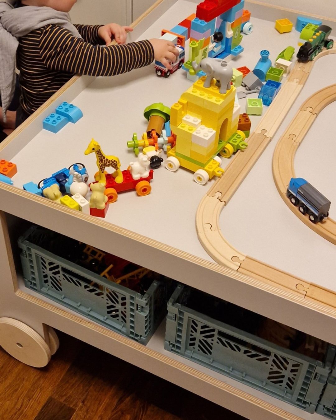 Tavoli: BrixTable Design Spieltisch mit Stauraum – Usato da Winterthur venduto da Riepl 2