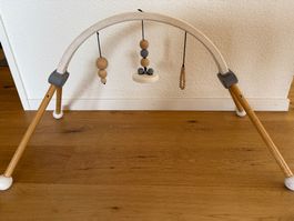 Hölzerner Baby Spielbogen