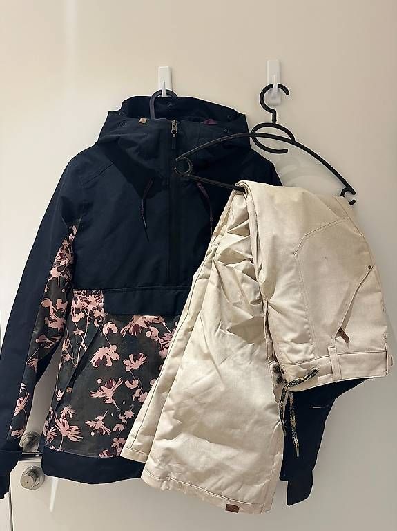Anzüge & Kostüme: Roxy Ski-/Snowboardanzug Damen Gr. S/M – Gebraucht aus Mels von TschMa