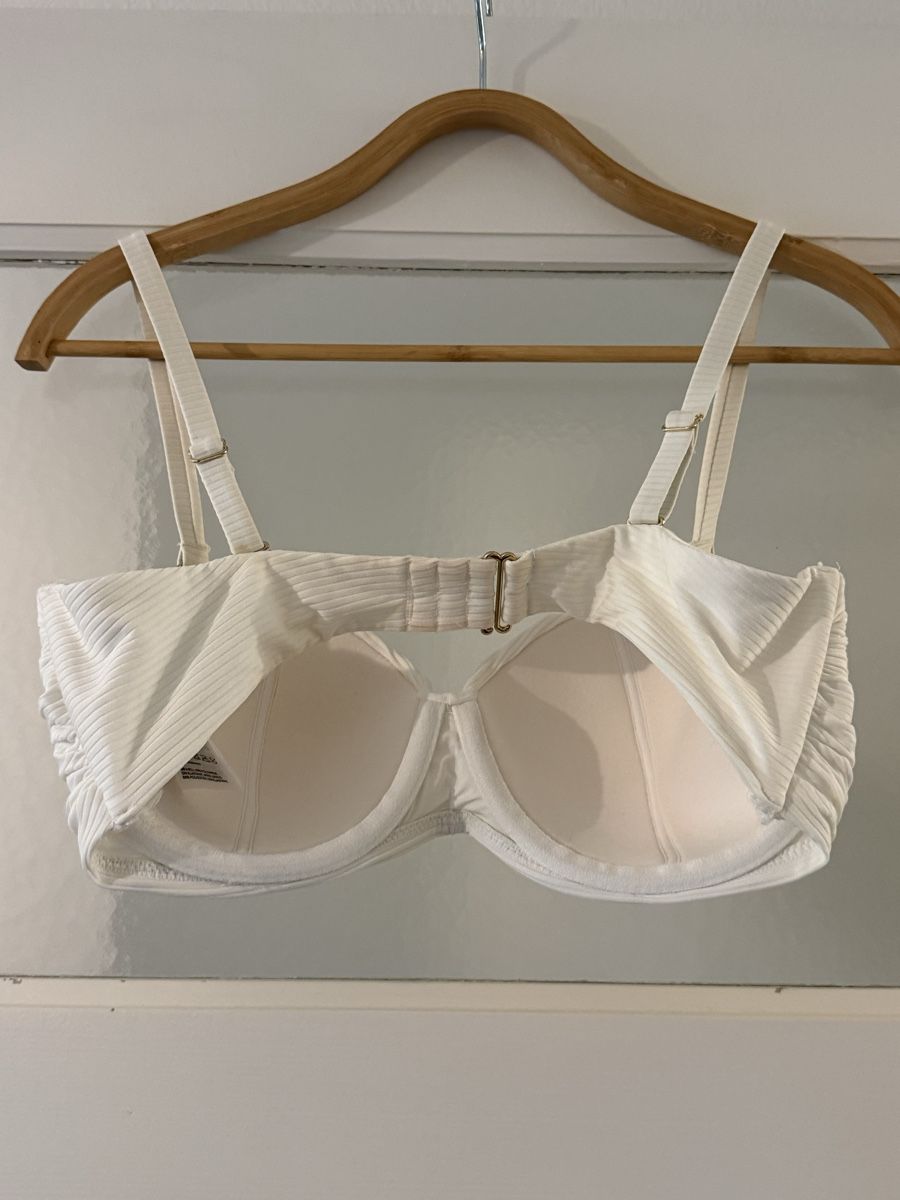 H&M Badekleider & Bikinis: H&M Bikini Oberteil Weiss Grösse 85D – Gebraucht aus Basel von zukk_ 1