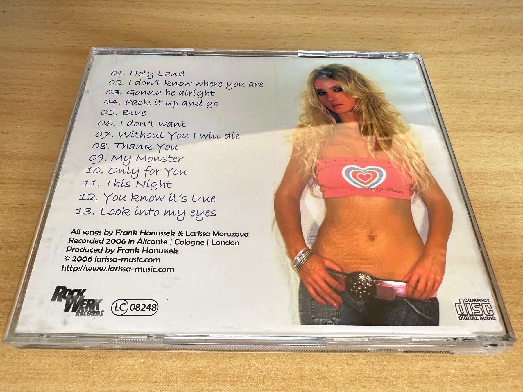 CD: V1 Larissa - Blue – Usato da Rikon im Tösstal venduto da Alpenmutz 1