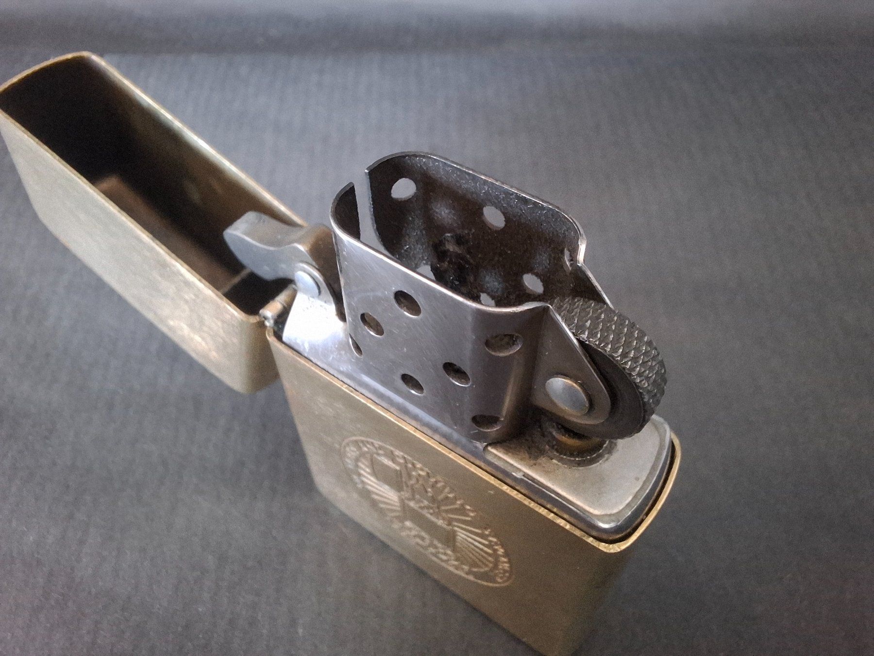 Zippo Feuerzeuge: ZIPPO Feuerzeug Solid Brass vintage 50 years 1982 – Gebraucht aus Genève von justnotsocommon 9