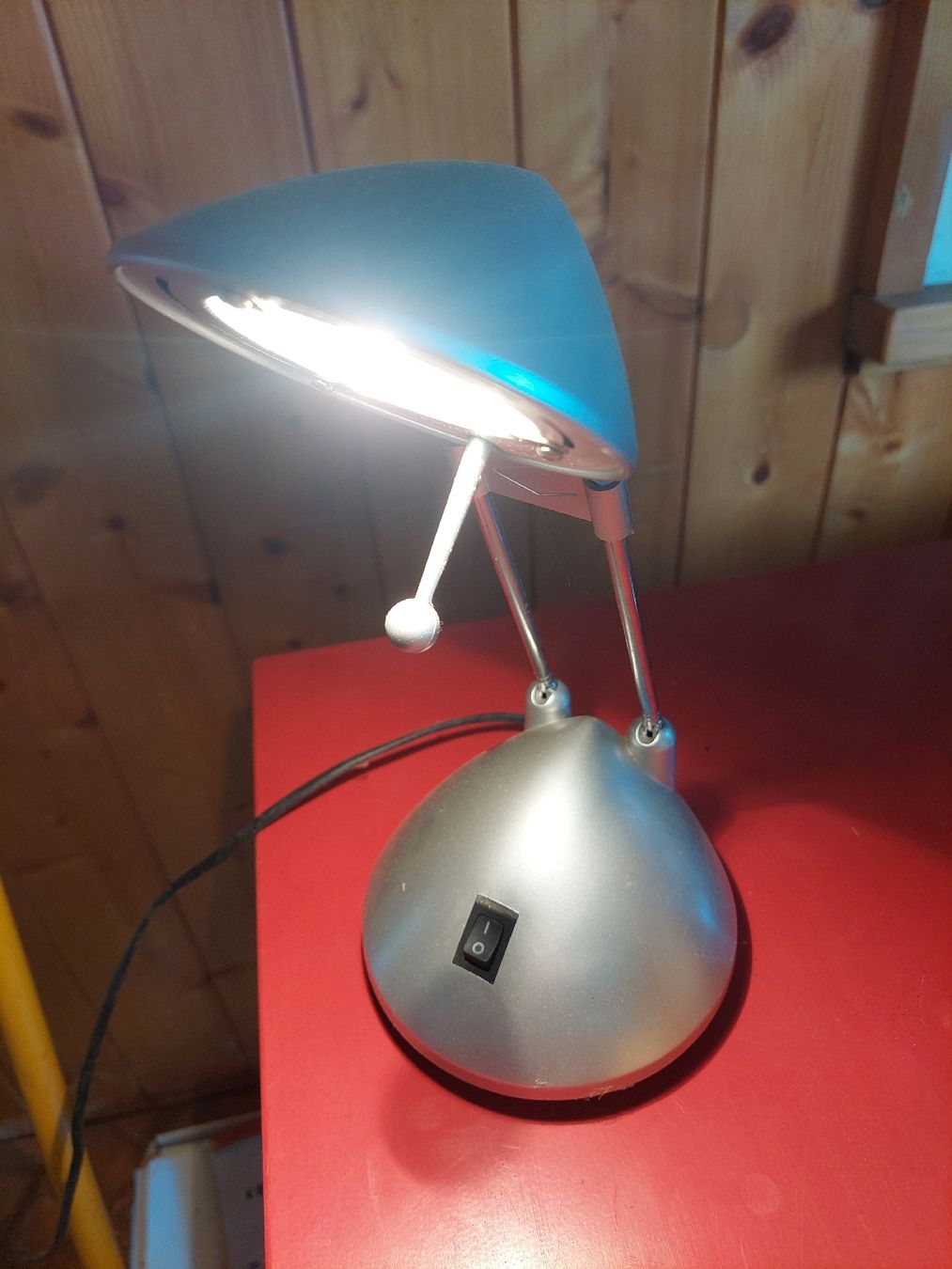 Lampade: Nachttischlampe grau verstellbar – Usato da Brunnadern venduto da Oheshh