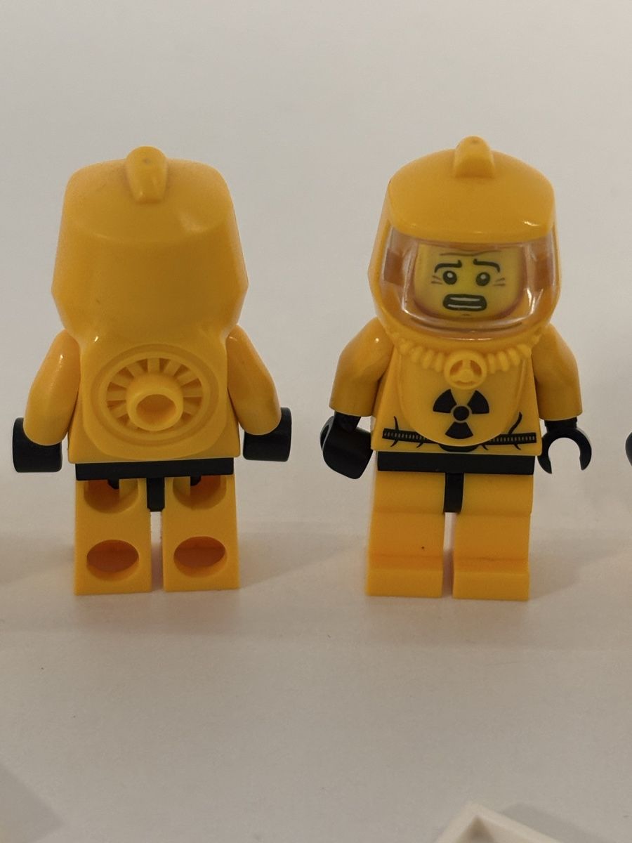 Lego Baukästen: 3x Lego Hazmat Guy mit Zubehör – Gebraucht aus Lengnau AG von Chefe43 2
