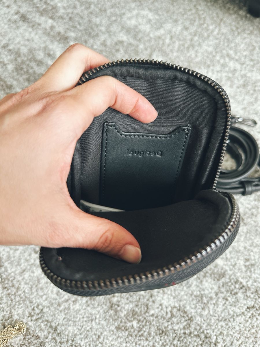 Desigual Borse da donna: Desigual black phone bag with sling – Nuovo (secondo la descrizione) da Wädenswil venduto da runwayhysteria 2